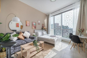 Trendy Studio with fitted kitchen in Discovery Gardens